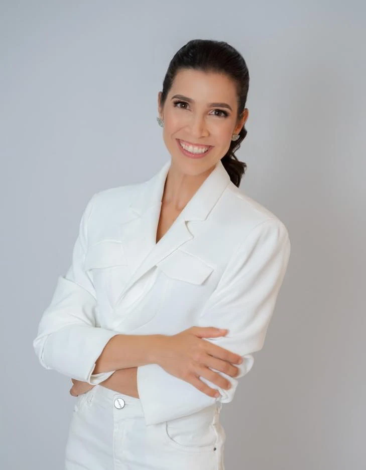 Dra. Larissa Dantas